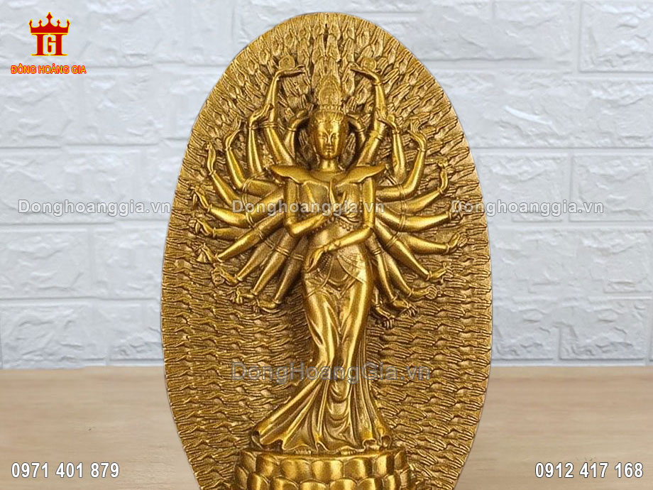 Từng đường nét trên pho tượng được chạm khắc tinh xảo